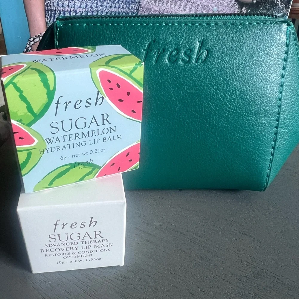 Fresh lip bundle sugar balm & sugar lip mask with cometic bag